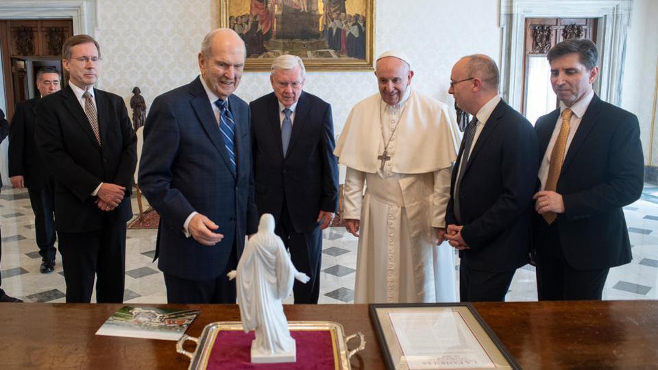 Le Pape François rencontre le président de l'Église de Jésus-Christ des Saints des Derniers Jours (Mormons) Pope-Francis-Pres.-Nelson